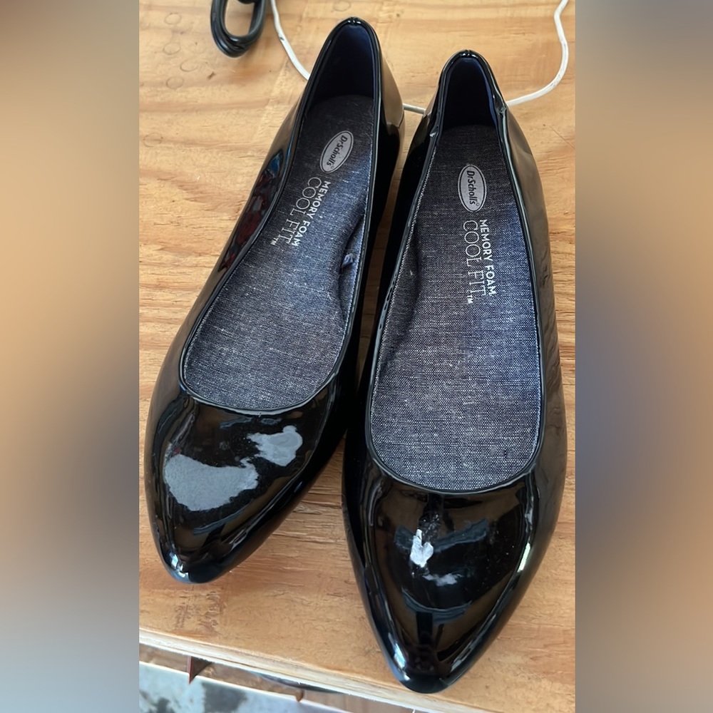 Dr Scholl’s memory foam black flats